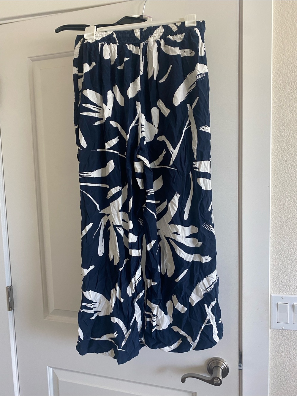 Elie Tahari Navy and White Abstract Wide-Leg Pants - Picture 2 of 3